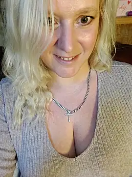 Snapshot of Bouncy-Bella28X chatting on November 6, 2025, 12:17 pm Bouncy-Bella28X online show from November 6, 2025, 12:17 pm