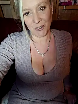 Snapshot of Bouncy-Bella28X chatting on December 19, 2025, 12:56 pm Bouncy-Bella28X online show from December 19, 2025, 12:56 pm