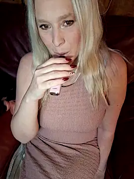 Snapshot of Bouncy-Bella28X chatting on February 9, 2026, 9:13 am Bouncy-Bella28X online show from February 9, 2026, 9:13 am