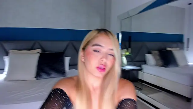 Mia Roswell online show from November 23, 2025, 5:29 am