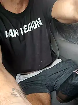 Snapshot of GreekGuyOutdoors chatting on November 22, 2025, 11:53 am GreekGuyOutdoors online show from November 22, 2025, 11:53 am