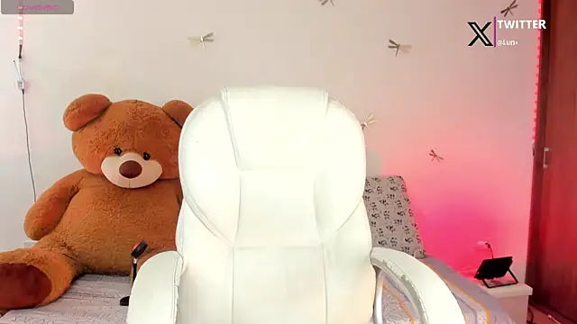 Snapshot of princessluna_19 chatting on November 14, 2025, 9:02 pm princessluna 19 online show from November 14, 2025, 9:02 pm