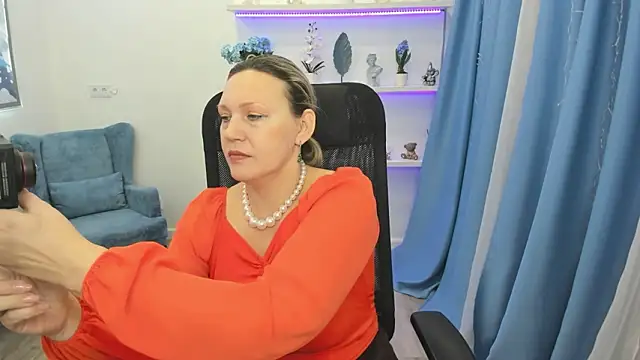 Snapshot of NinaStarle chatting on February 1, 2026, 5:28 am NinaStarle online show from February 1, 2026, 5:28 am