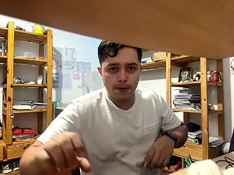 Snapshot of Haustin202 chatting on September 19, 2025, 12:23 am Haustin202 online show from September 19, 2025, 12:23 am