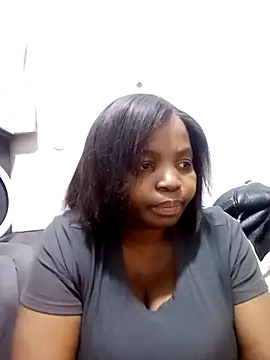 ShySexyBaddiexx online show from November 25, 2025, 5:13 pm