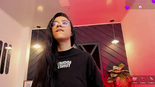 zoe martins  online show from February 2, 2026, 5:33 pm