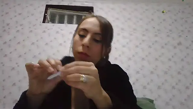 Snapshot of Roselingalvis13 chatting on February 15, 2026, 3:14 am Roselingalvis13 online show from February 15, 2026, 3:14 am