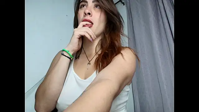 Snapshot of ImSophieFox chatting on February 14, 2026, 4:42 am ImSophieFox online show from February 14, 2026, 4:42 am