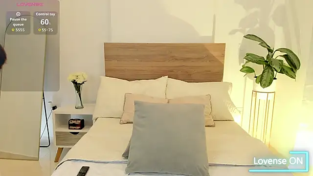 Lea Joness online show from October 10, 2025, 12:20 am