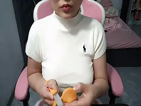 Snapshot of Ori-Yannie chatting on November 2, 2025, 6:05 am Ori-Yannie online show from November 2, 2025, 6:05 am