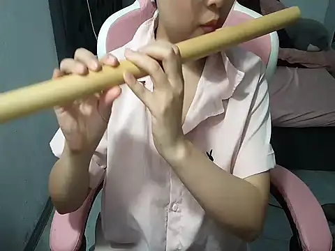 Snapshot of Ori-Yannie chatting on November 9, 2025, 5:28 am Ori-Yannie online show from November 9, 2025, 5:28 am