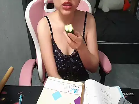 Snapshot of Ori-Yannie chatting on February 5, 2026, 2:05 am Ori-Yannie online show from February 5, 2026, 2:05 am