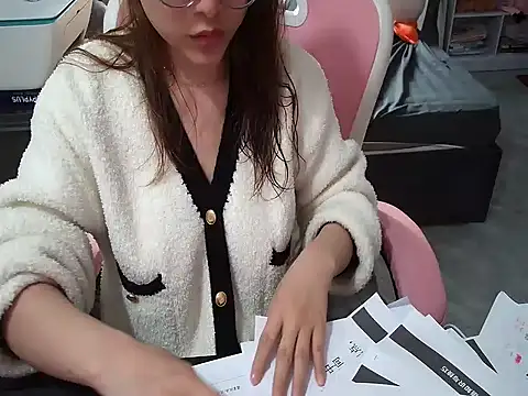 Snapshot of Ori-Yannie chatting on February 20, 2026, 8:27 am Ori-Yannie online show from February 20, 2026, 8:27 am