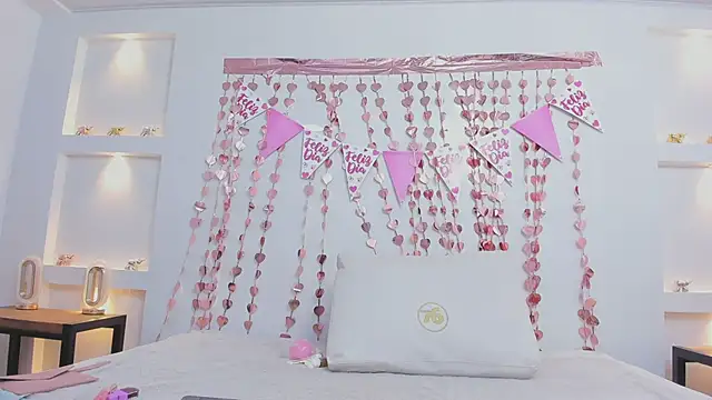 Snapshot of ikia_lopez_ chatting on February 7, 2026, 12:20 pm ikia lopez online show from February 7, 2026, 12:20 pm