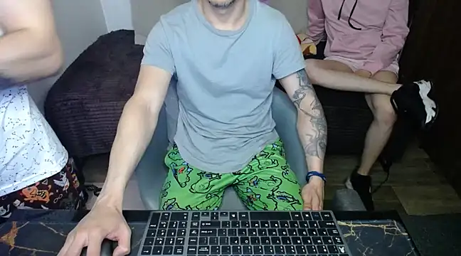 Snapshot of bossking017 chatting on February 21, 2025, 6:04 pm bossking017 online show from February 21, 2025, 6:04 pm