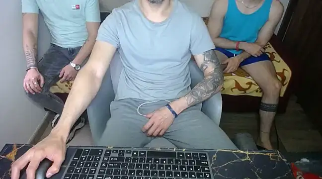 Snapshot of bossking017 chatting on March 14, 2025, 5:02 pm bossking017 online show from March 14, 2025, 5:02 pm