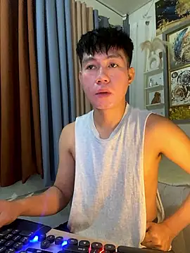 xshyboyx online show from January 15, 2026, 2:49 am