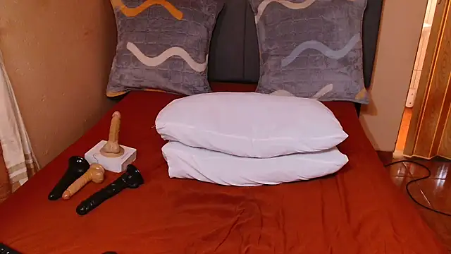 Snapshot of lunasexyXx chatting on February 14, 2026, 7:38 am lunasexyXx online show from February 14, 2026, 7:38 am