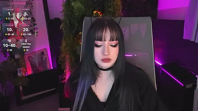 Snapshot of LiliLuna chatting on February 8, 2026, 4:21 pm LiliLuna online show from February 8, 2026, 4:21 pm