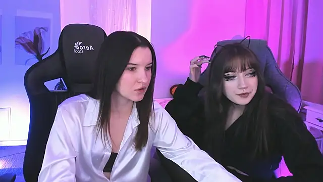 Snapshot of LiliLuna chatting on February 27, 2026, 12:27 pm LiliLuna online show from February 27, 2026, 12:27 pm