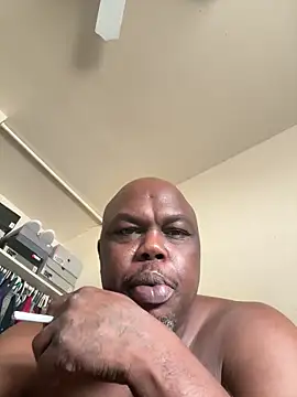 Snapshot of devon3421 chatting on February 13, 2026, 7:32 pm devon3421 online show from February 13, 2026, 7:32 pm