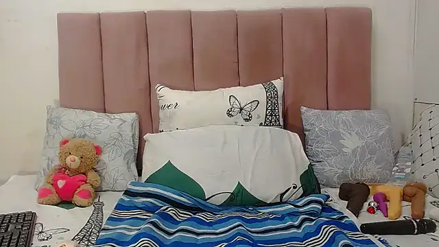 Snapshot of RoundaAssx22 chatting on February 3, 2026, 3:26 am RoundaAssx22 online show from February 3, 2026, 3:26 am