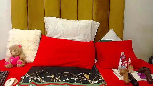 Snapshot of RoundaAssx22 chatting on February 20, 2026, 8:53 pm RoundaAssx22 online show from February 20, 2026, 8:53 pm