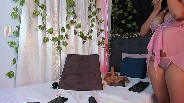 Snapshot of Delilah_85 chatting on January 18, 2026, 6:34 pm Delilah 85 online show from January 18, 2026, 6:34 pm