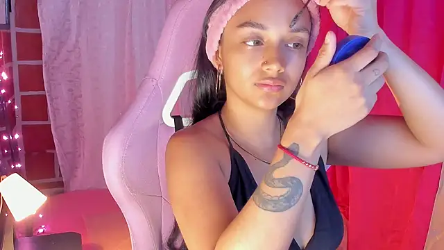 MelanyOconner online show from February 16, 2026, 3:41 pm