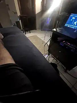 Snapshot of TrisalQuente chatting on February 14, 2026, 1:24 am TrisalQuente online show from February 14, 2026, 1:24 am