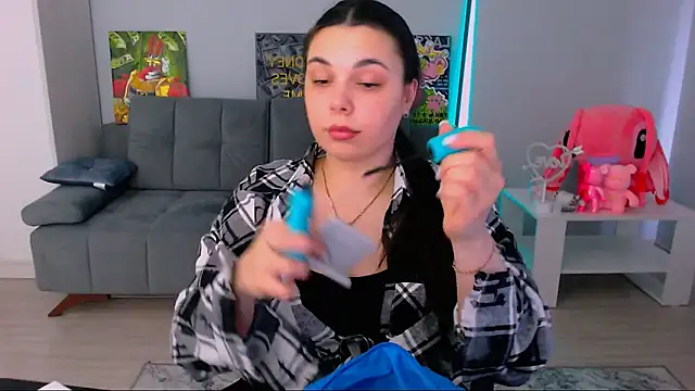 queenofthesense  online show from February 7, 2026, 8:07 am