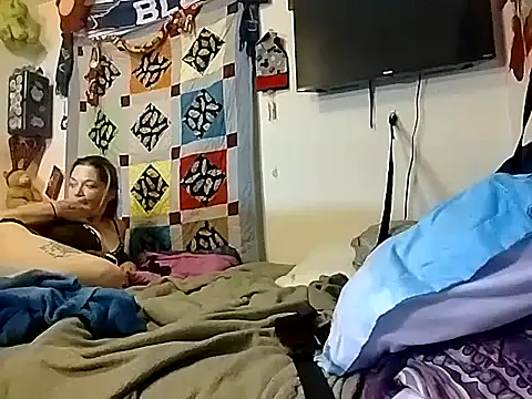 SnowBunny1224 online show from September 29, 2025, 9:03 am