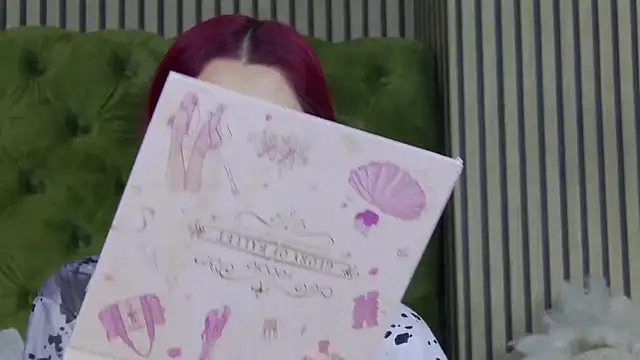 LunaHart online show from February 1, 2026, 12:37 pm