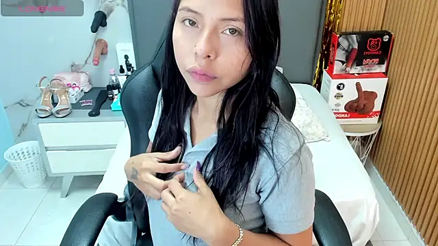 Snapshot of Isisleroy1 chatting on February 24, 2026, 2:53 am Isisleroy1 online show from February 24, 2026, 2:53 am