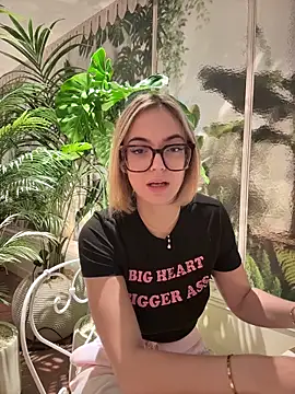 Snapshot of zoeypink chatting on February 12, 2026, 7:36 am zoeypink online show from February 12, 2026, 7:36 am