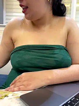 Snapshot of Bold-arabic-vibes chatting on December 17, 2025, 4:24 pm Bold-arabic-vibes online show from December 17, 2025, 4:24 pm