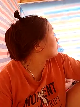 Snapshot of Love-Ly99 chatting on October 15, 2025, 4:34 am Love-Ly99 online show from October 15, 2025, 4:34 am