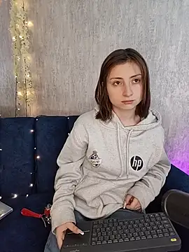 Snapshot of AriMonoban chatting on March 3, 2026, 12:11 pm AriMonoban online show from March 3, 2026, 12:11 pm