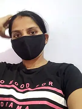 poojam93 online show from September 28, 2025, 11:37 am