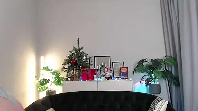 Natalee Love online show from December 20, 2025, 9:33 pm