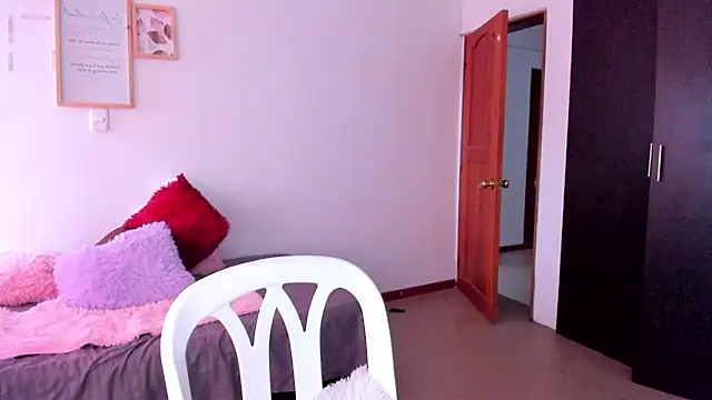 Snapshot of Ana__Pink chatting on September 10, 2025, 9:48 pm Ana Pink online show from September 10, 2025, 9:48 pm