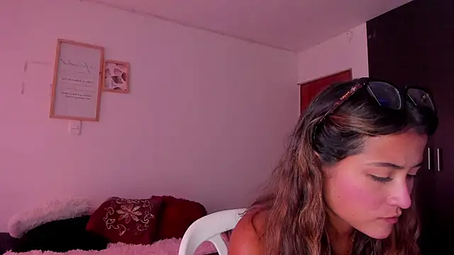 Snapshot of Ana__Pink chatting on November 23, 2025, 8:08 pm Ana Pink online show from November 23, 2025, 8:08 pm