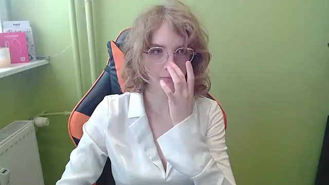 juicyPenny online show from January 6, 2026, 9:02 am