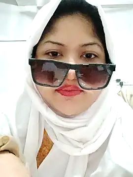 Snapshot of Nusrat-N chatting on February 3, 2026, 1:48 am Nusrat-N online show from February 3, 2026, 1:48 am