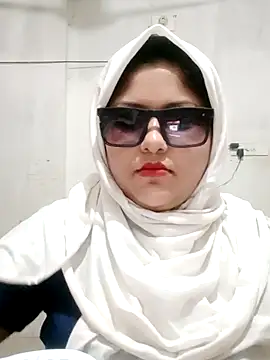 Snapshot of Nusrat-N chatting on February 24, 2026, 1:03 am Nusrat-N online show from February 24, 2026, 1:03 am