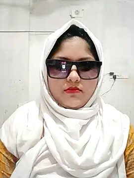 Snapshot of Nusrat-N chatting on February 25, 2026, 2:21 am Nusrat-N online show from February 25, 2026, 2:21 am