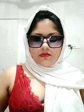 Snapshot of Nusrat-N chatting on March 1, 2026, 1:24 pm Nusrat-N online show from March 1, 2026, 1:24 pm