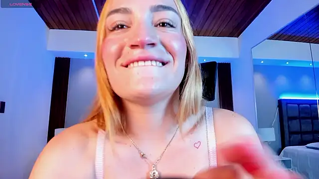 MadisonAnngel online show from February 5, 2026, 8:02 pm