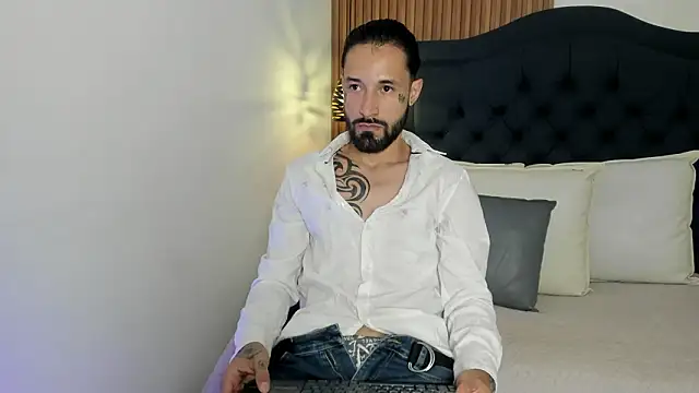 Snapshot of Hisoka_011 chatting on February 5, 2026, 7:40 pm Hisoka 011 online show from February 5, 2026, 7:40 pm