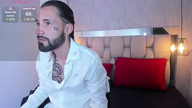 Snapshot of Hisoka_011 chatting on February 7, 2026, 8:01 pm Hisoka 011 online show from February 7, 2026, 8:01 pm